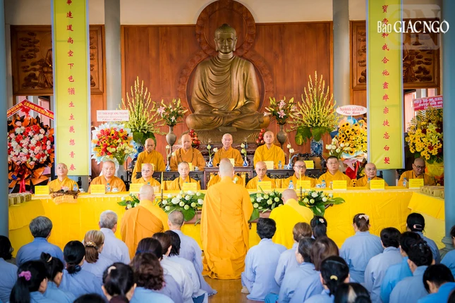 Buổi lễ được diễn ra trang nghiêm dưới sự chứng minh của chư tôn đức và sự tham dự của đại diện chính quyền cùng đông đảo Phật tử địa phương
