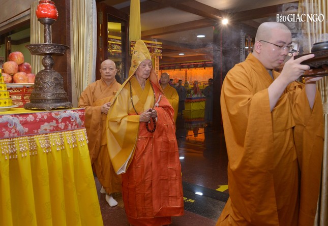 Cung nghinh Đức Pháp chủ quang lâm đàn tràng Cung nghinh Đức Pháp chủ quang lâm đàn tràng