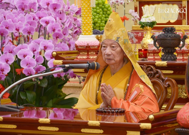 Đức Pháp chủ khai thị