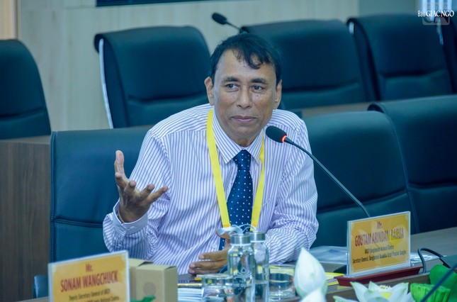 Các đại biểu phát biểu trong phiên thảo luận buổi chiều 7-10--2023