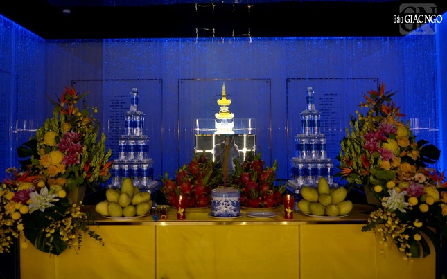 Tại nơi lưu giữ xá-lợi Phật