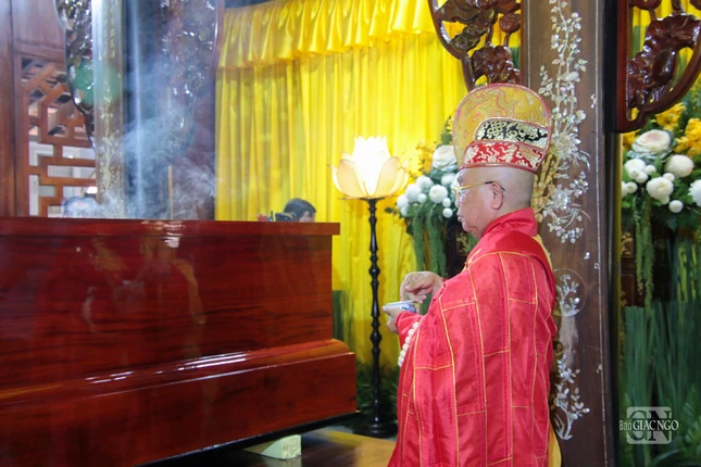 Sái tịnh kim quan