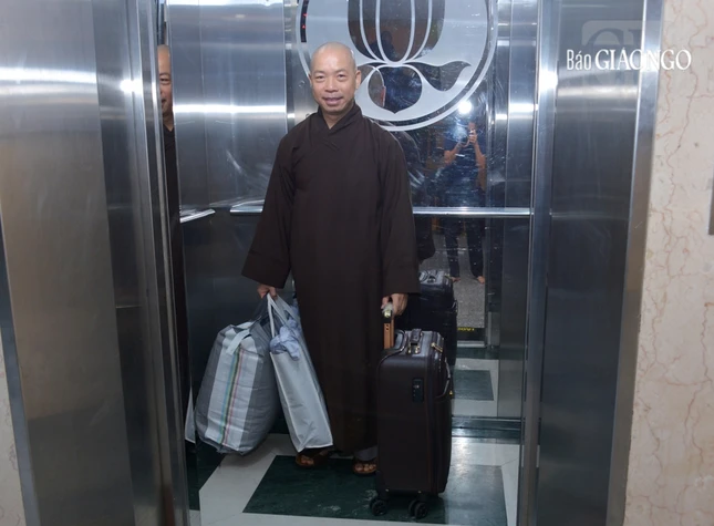 Chư Thượng tọa với hành trang nhập chúng cấm túc theo quy định Chư Thượng tọa với hành trang nhập chúng cấm túc theo quy định