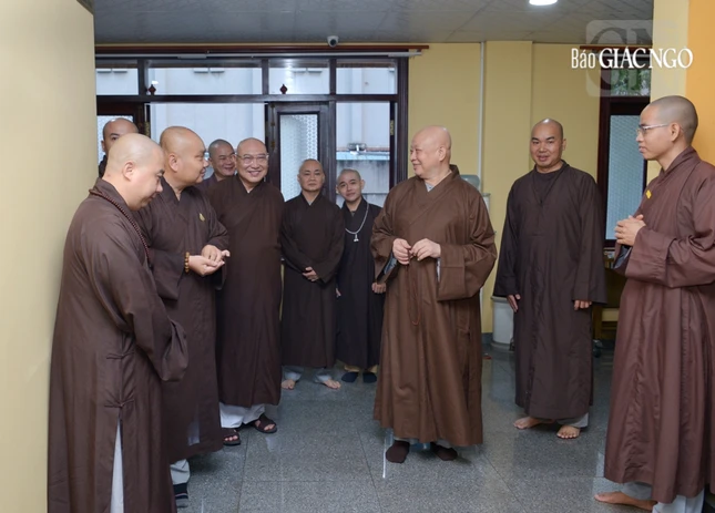 Hòa thượng Thích Lệ Trang thăm hỏi, sách tấn chư tôn đức hành giả khóa huân tu Hòa thượng Thích Lệ Trang thăm hỏi, sách tấn chư tôn đức hành giả khóa huân tu