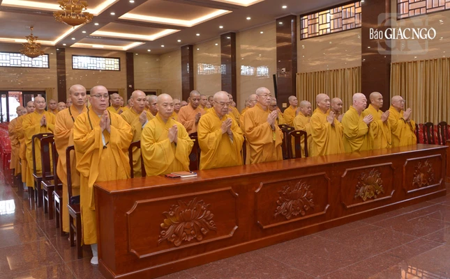 Buổi họp đầu tiên của khóa huân tu Buổi họp đầu tiên của khóa huân tu