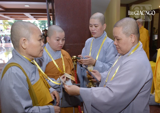 Điểm danh tham dự mỗi ngày bằng cách quẹt QRcode Điểm danh tham dự mỗi ngày bằng cách quẹt QRcode