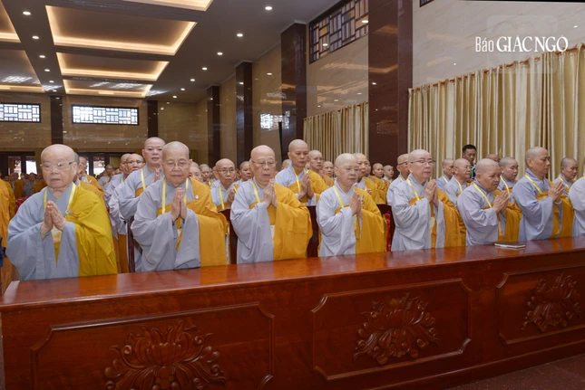 Y hậu trang nghiêm như pháp Y hậu trang nghiêm như pháp