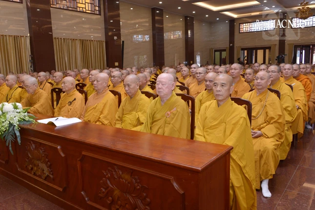 Chư tôn đức lãnh đạo Phật giáo TP.HCM, chư Tăng Ni trụ xứ TP.Thủ Đức và các quận, huyện trên địa bàn thành phố vân tập tham dự Chư tôn đức lãnh đạo Phật giáo TP.HCM, chư Tăng Ni trụ xứ TP.Thủ Đức và các quận, huyện trên địa bàn thành phố vân tập tham dự