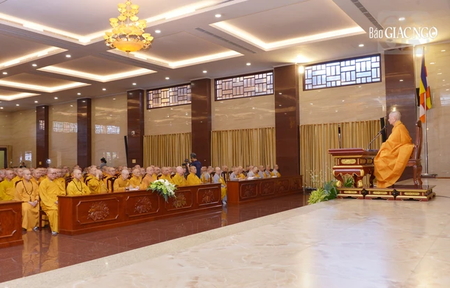 Ngài mong mỗi người xuất gia luôn ý thức về phận sự chân chánh của mình với Đạo Ngài mong mỗi người xuất gia luôn ý thức về phận sự chân chánh của mình với Đạo