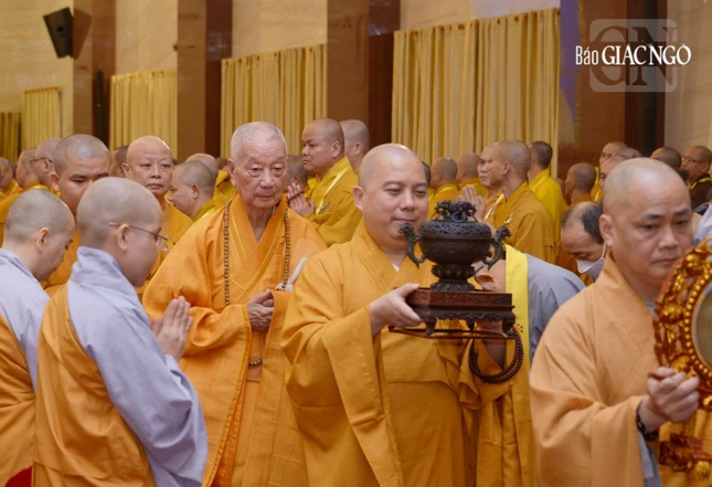 Cung thỉnh Đức Pháp chủ hồi quy phương trượng Cung thỉnh Đức Pháp chủ hồi quy phương trượng