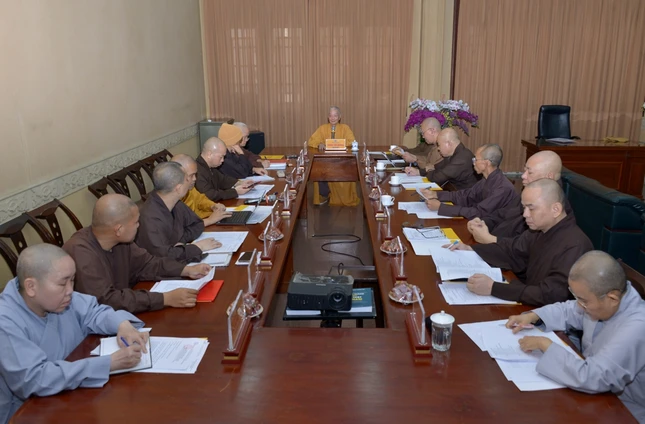 Buổi họp có sự tham dự của chư tôn đức Hội đồng Điều hành Học viện Phật giáo VN tại TP.HCM