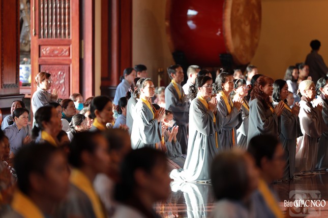 Đông đảo Phật tử tham dự khóa lễ Đông đảo Phật tử tham dự khóa lễ