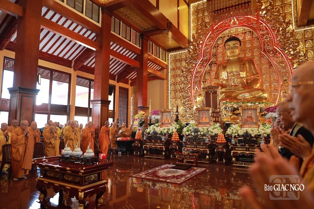 Buổi lễ tưởng niệm được tổ chức trang nghiêm, trọng thể