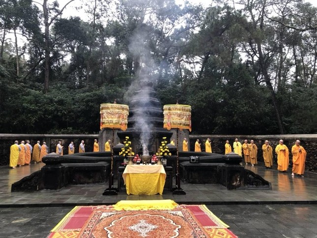 Lễ tảo tháp Tổ sư Liễu Quán là một trong những nếp sinh hoạt truyền thống của Phật giáo cố đô Lễ tảo tháp Tổ sư Liễu Quán là một trong những nếp sinh hoạt truyền thống của Phật giáo cố đô