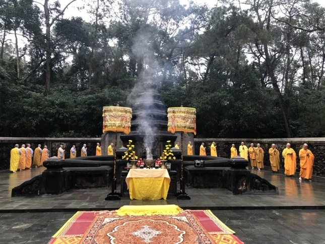 Lễ tảo tháp Tổ sư Liễu Quán là một trong những nếp sinh hoạt truyền thống của Phật giáo cố đô