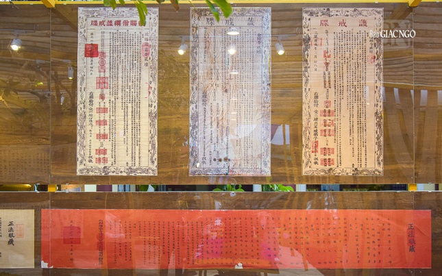 Không gian triển lãm được thiết trí công phu, trang nhã