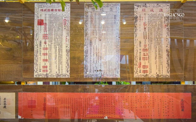 Không gian triển lãm được thiết trí công phu, trang nhã