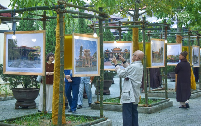 Những hình ảnh có nội dung liên quan đến quá trình học đạo, hành đạo, khai sáng tự vũ, tục diệm truyền đăng của Tổ sư Liễu Quán
