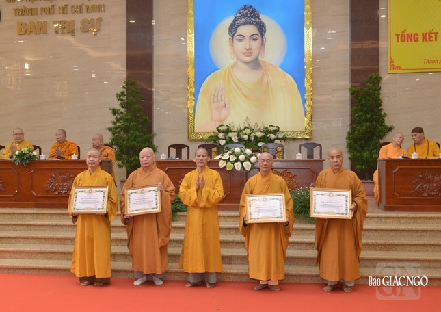 TƯGH trao tặng Bằng Tuyên dương công đức đến tập thể và 4 cá nhân thuộc Ban Nghi lễ T.Ư TƯGH trao tặng Bằng Tuyên dương công đức đến tập thể và 4 cá nhân thuộc Ban Nghi lễ T.Ư