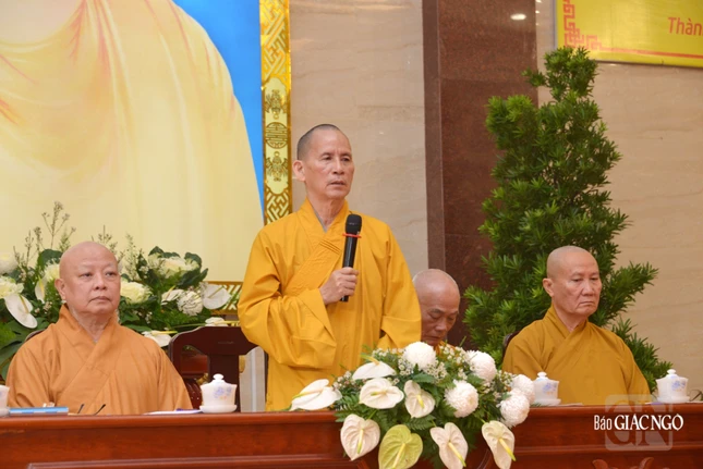 Hòa thượng Thích Thiện Thống phát biểu chỉ đạo