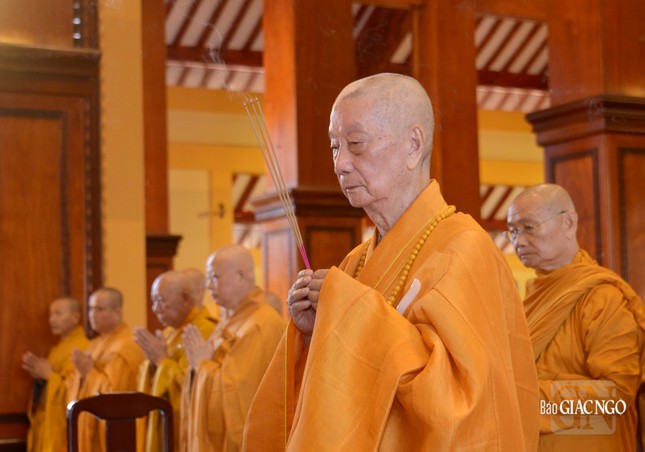 Dâng hương tưởng niệm Dâng hương tưởng niệm