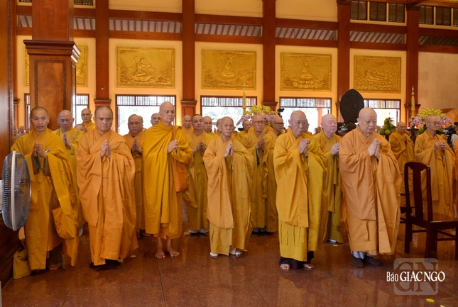 Đại chúng đồng tụng thời Bát-nhã Tâm kinh