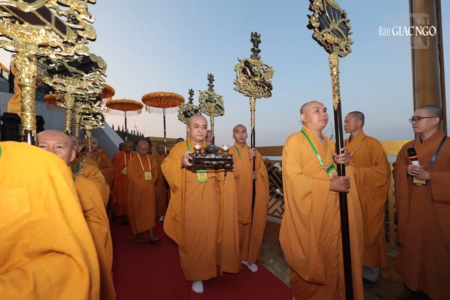 Cung nghinh chư tôn đức quang lâm