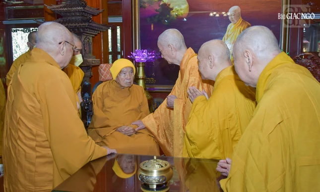 Mong ngài đạo thọ miên trường để làm nơi nương tựa cho tứ chúng Mong ngài đạo thọ miên trường để làm nơi nương tựa cho tứ chúng