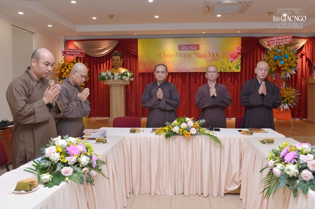 Chư tôn đức niệm Phật cầu gia bị