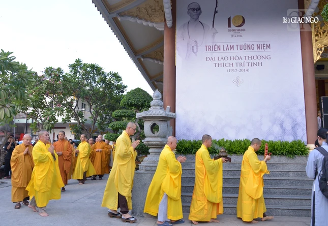 Cung nghinh chư tôn giáo phẩm quang lâm