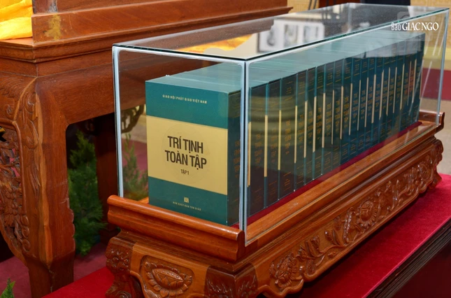 Trí Tịnh toàn tập do môn đồ pháp quyến của Đại lão Hòa thượng sưu lục