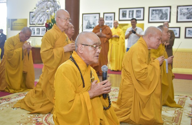 Hòa thượng Thích Giác Liêm xướng lễ