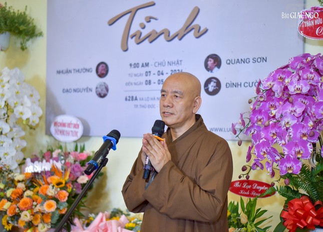 Đại đức Thích Nhuận Thường phát biểu khai mạc triển lãm