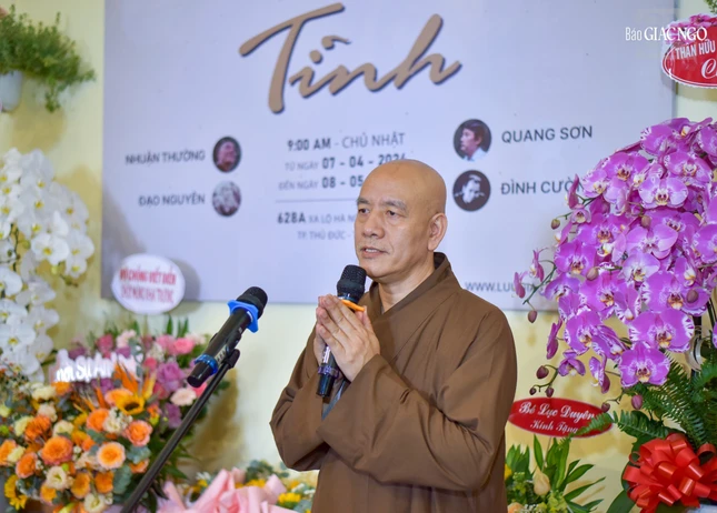 Đại đức Thích Nhuận Thường phát biểu khai mạc triển lãm