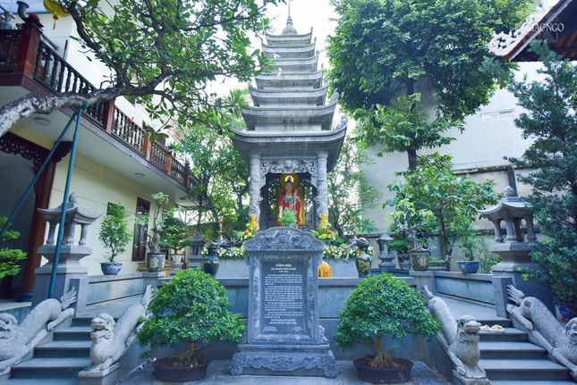 Bảo tháp Đại lão Hòa thượng Thích Trí Thủ và văn bia tưởng niệm do Đại lão Hòa thượng Thích Thiện Siêu cung soạn