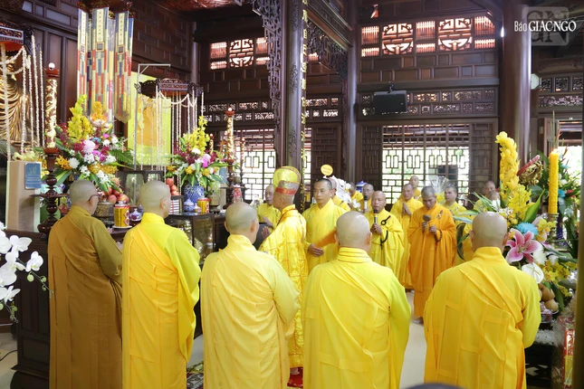 Khóa lễ phổ Phật cúng ngọ, cung tiến Giác linh Đại lão Hòa thượng Thích Trí Thủ