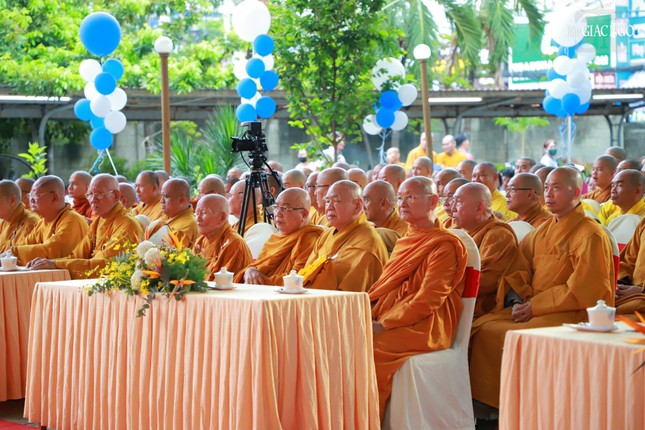 Chư vị giáo phẩm, chư tôn đức tham dự buổi lễ