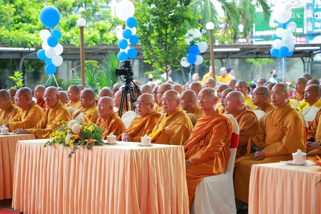 Chư vị giáo phẩm, chư tôn đức tham dự buổi lễ