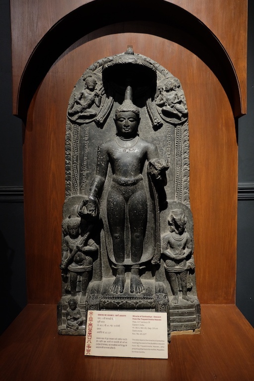 Phù điêu đá phiến mô tả cảnh Đức Phật trở về từ cung trời Đao-lợi, thế kỷ XI