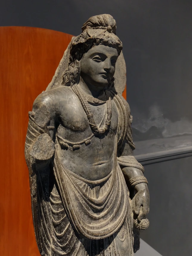 Tôn tượng Bồ-tát Maitreya bằng đá phiến theo phong cách Gandhara được nhiều người biết đến