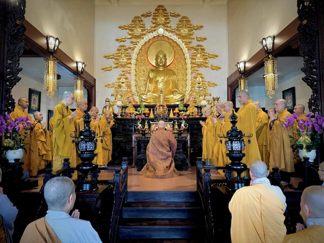 Khóa lễ Phổ Phật cúng ngọ