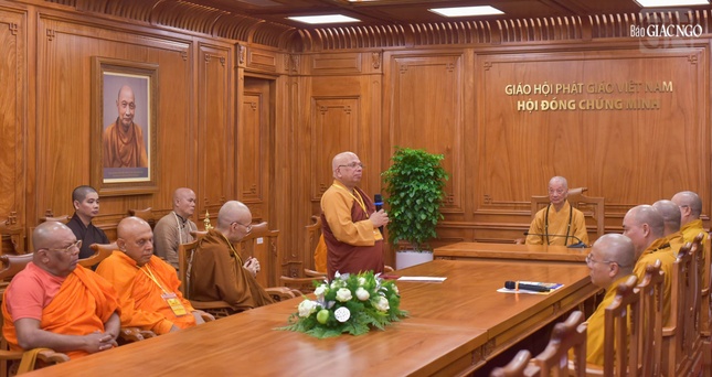 Hòa thượng TS.Tampalawela Dhammaratana, Phó Chủ tịch ICDV bạch trình Đức Pháp chủ về kết quả của phiên họp thứ nhất giữa GHPGVN và ICDV Hòa thượng TS.Tampalawela Dhammaratana, Phó Chủ tịch ICDV bạch trình Đức Pháp chủ về kết quả của phiên họp thứ nhất giữa GHPGVN và ICDV