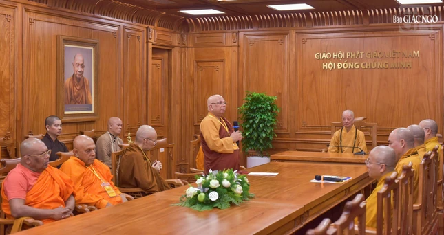 Hòa thượng TS.Tampalawela Dhammaratana, Phó Chủ tịch ICDV bạch trình Đức Pháp chủ về kết quả của phiên họp thứ nhất giữa GHPGVN và ICDV Hòa thượng TS.Tampalawela Dhammaratana, Phó Chủ tịch ICDV bạch trình Đức Pháp chủ về kết quả của phiên họp thứ nhất giữa GHPGVN và ICDV
