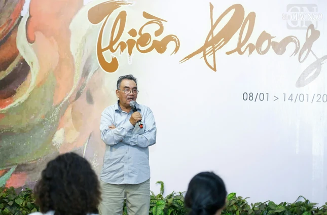Họa sĩ Lê Xuân Chiểu, Phó Chủ tịch Hội Mỹ thuật TP.HCM phát biểu tại buổi khai mạc