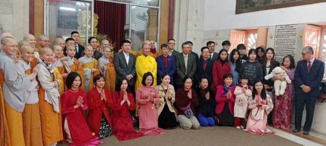 Khóa lễ được tổ chức nhiều năm qua là dịp để những người con xa quê cùng gặp mặt trong dịp đầu xuân, lắng lòng hướng về nguồn cội Khóa lễ được tổ chức nhiều năm qua là dịp để những người con xa quê cùng gặp mặt trong dịp đầu xuân, lắng lòng hướng về nguồn cội