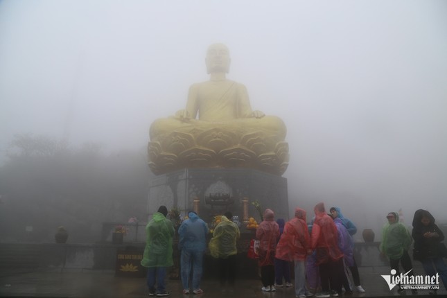 Năm nay, lễ khai hội được tổ chức đặc biệt hơn, tái hiện hội xuân xưa mang đậm nét truyền thống gồm các hoạt động rước kiệu, dâng lễ, với các nghi lễ tâm linh như gióng trống, thỉnh chuông, chúc phúc đầu năm, đóng dấu thiêng Yên Tử