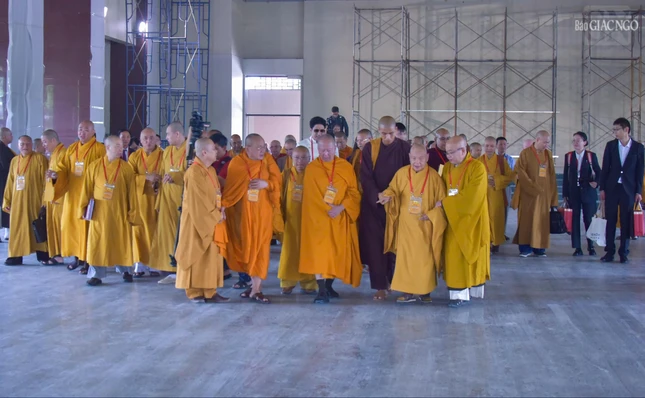 Các đại biểu khảo sát hạng mục cải tạo Giảng đường Minh Châu - nơi diễn ra phiên khai mạc và bế mạc của Đại lễ Vesak Liên Hiệp Quốc 2025 tại TP.HCM Các đại biểu khảo sát hạng mục cải tạo Giảng đường Minh Châu - nơi diễn ra phiên khai mạc và bế mạc của Đại lễ Vesak Liên Hiệp Quốc 2025 tại TP.HCM