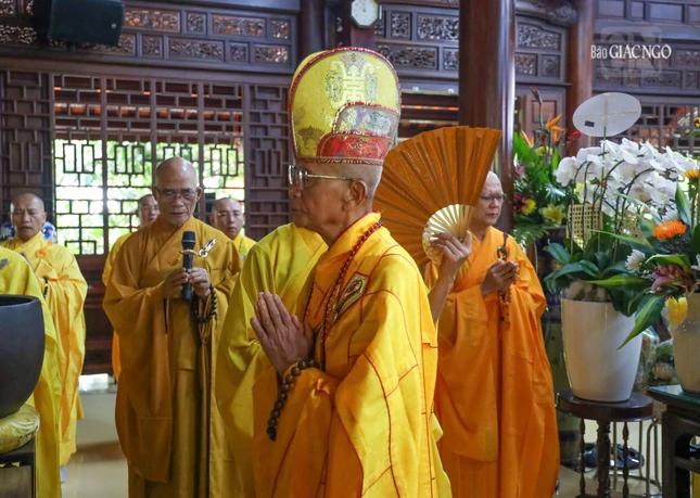 Hòa thượng Thích Huệ Tâm đương vi Sám chủ