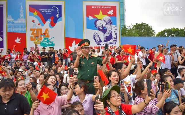 Không khí vô cùng hân hoan, sôi nổi