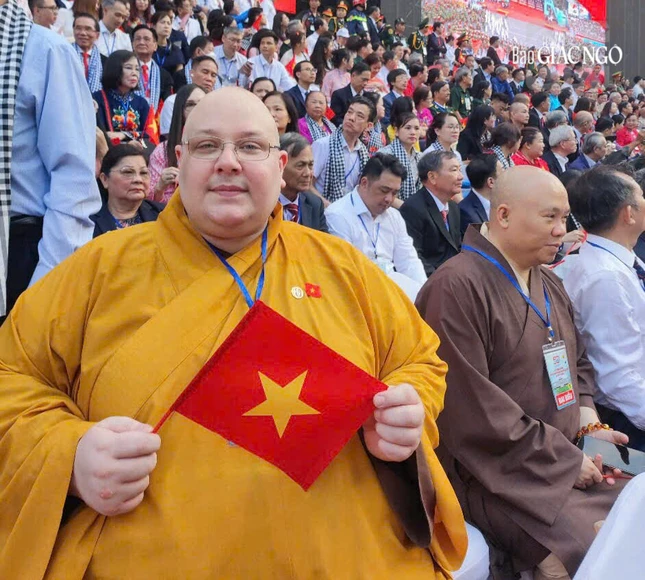 Người dân tham dự Lễ kỷ niệm 50 năm ngày Giải phóng miền Nam, thống nhất đất nước, vào sáng 30-4-2025